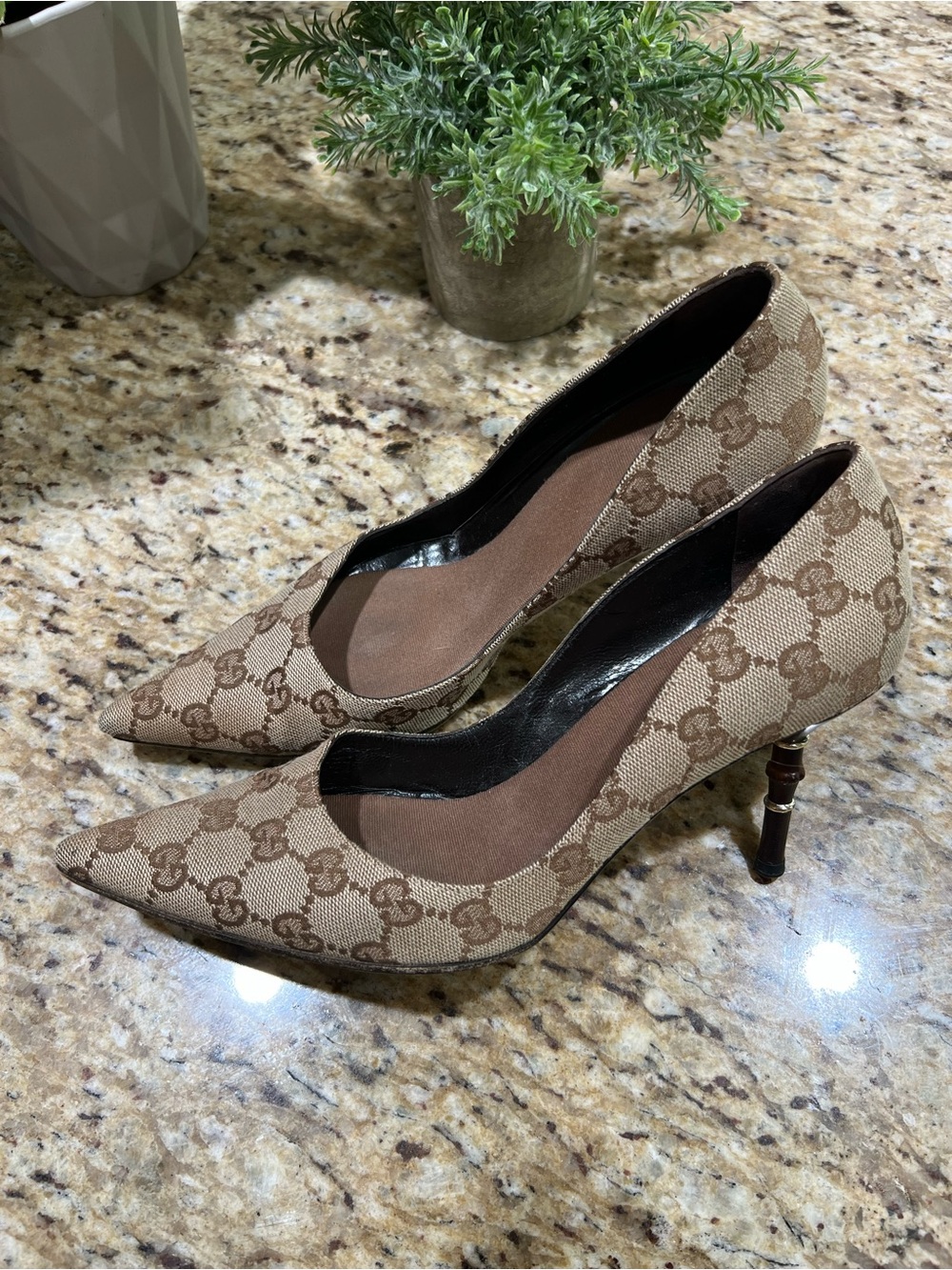 Gucci Beige GG Canvas Pointed Toe Bambo Heel Pump 7.5B